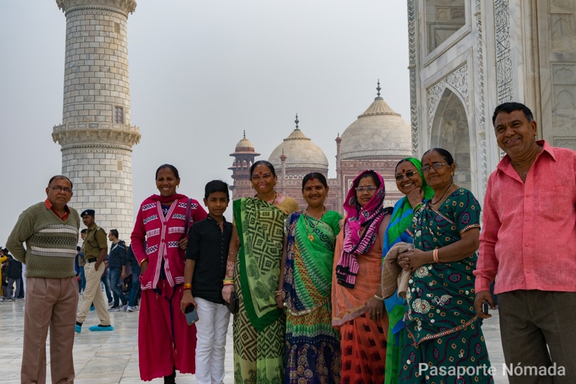 familia india en el taj mahal