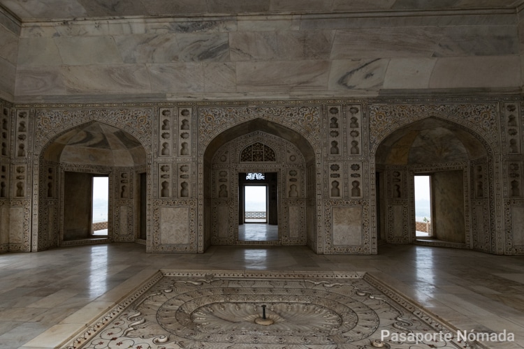 interiores del palacio khas mahal en el fuerte de agra