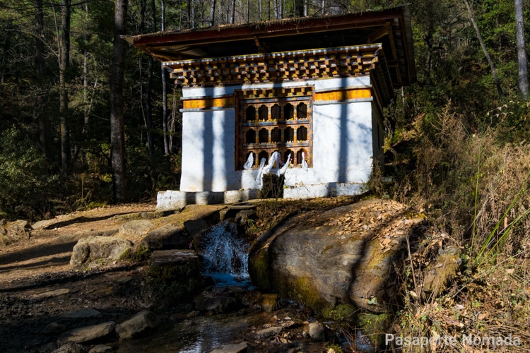 templete en el trekking al monasterio del nido del tigre