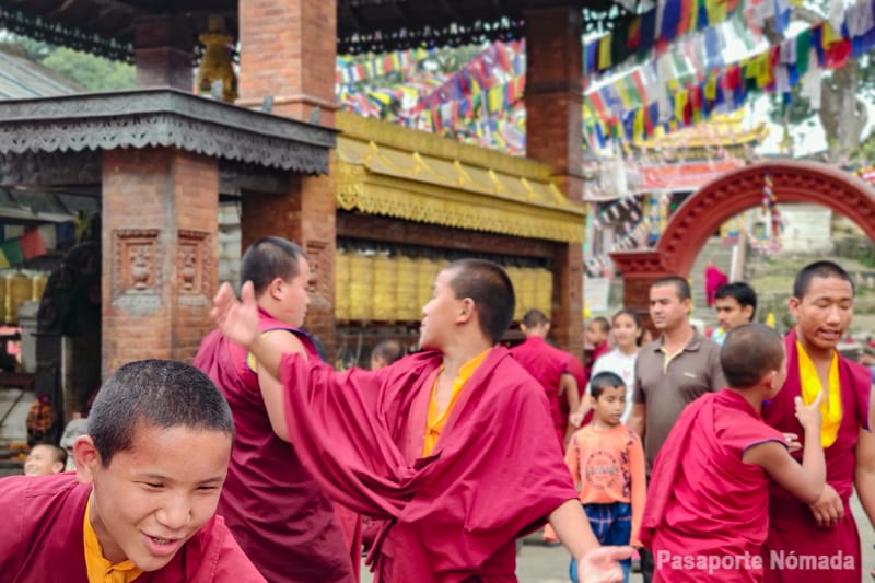 monjes budistas en kathmandu