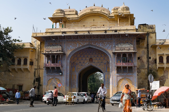 puerta de ripolia en la ciudad rosa de jaipur