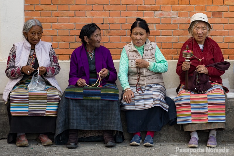 refugiados tibetanos cerca de pokhara