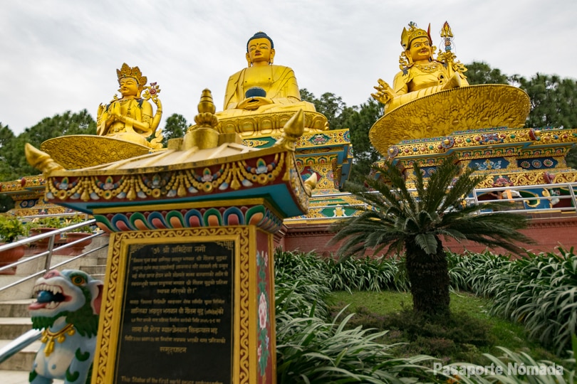 estatuas doradas del parque buda amideva