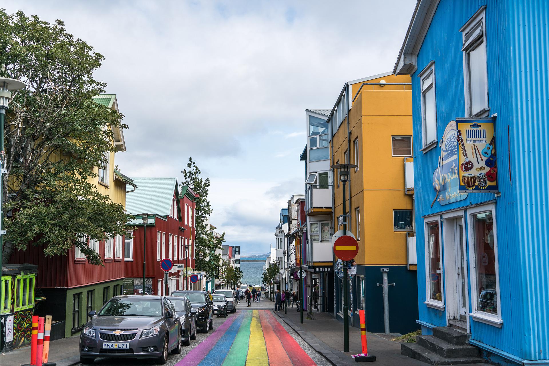 calle de laugavegur en reykjavik