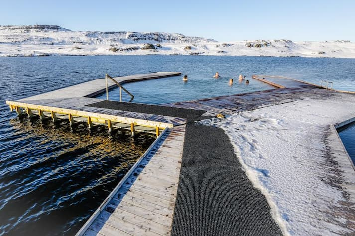 mejores piscinas termales islandia vok bhats