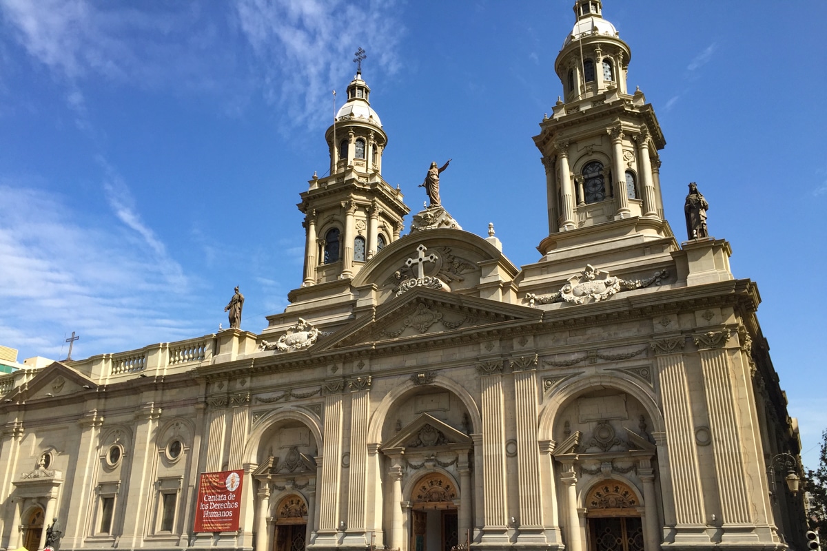 catedral metropolitana de santiago de chile en la plaza de armas
