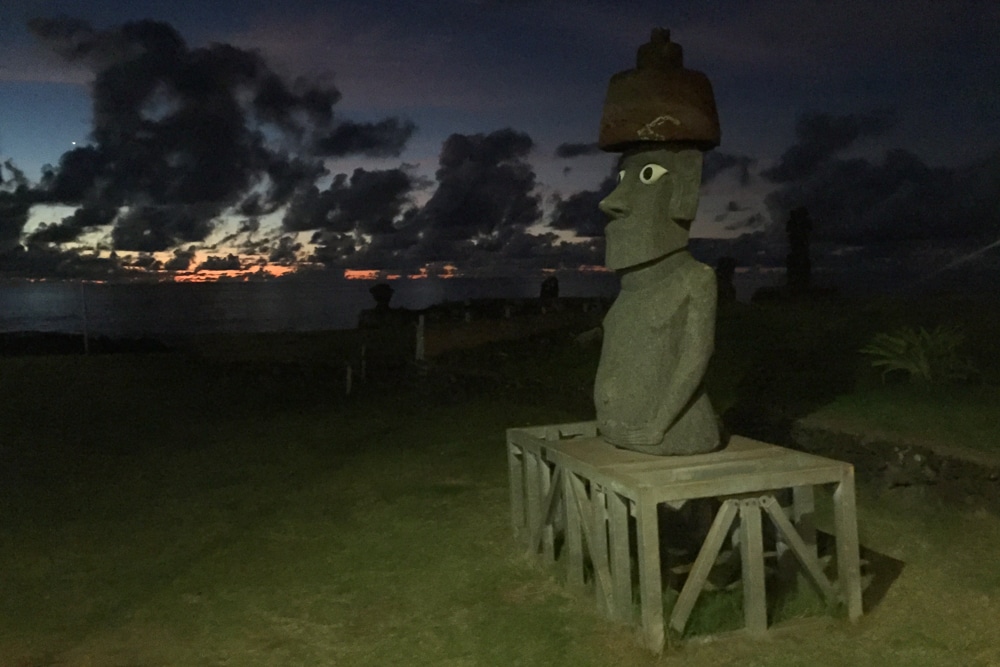 moai de la paz hanga roa