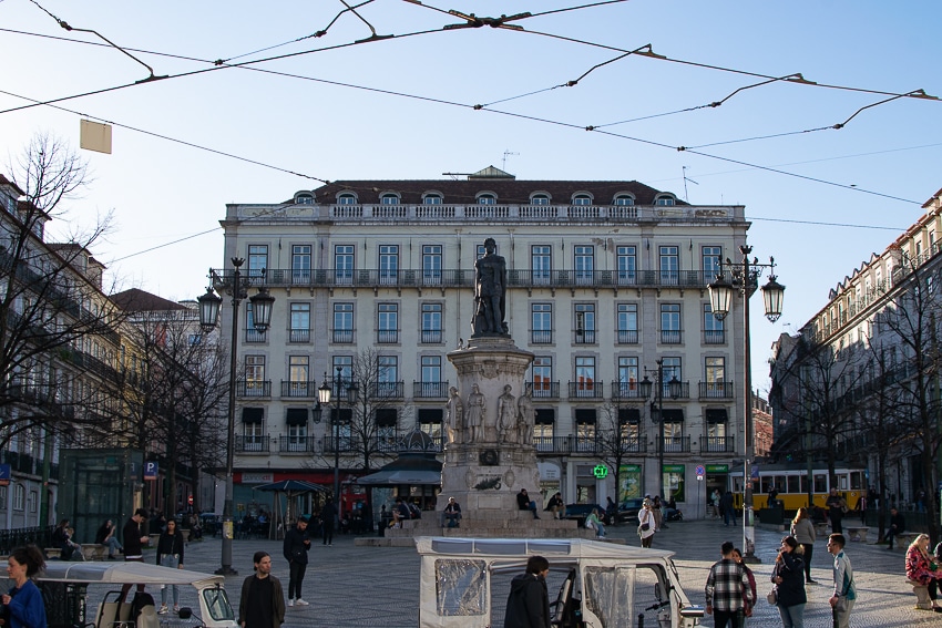 plaza de luis camoes lisboa