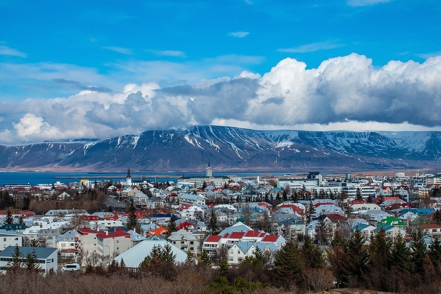 panoramica de reykjavik desde el museo perlan