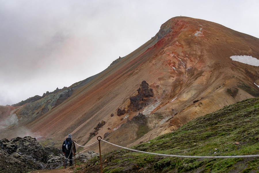 Subida ruta de senderismo en Landmannalaugar