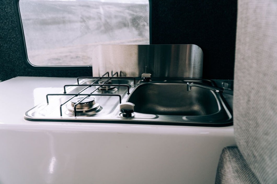 Cocina furgoneta camper Islandia