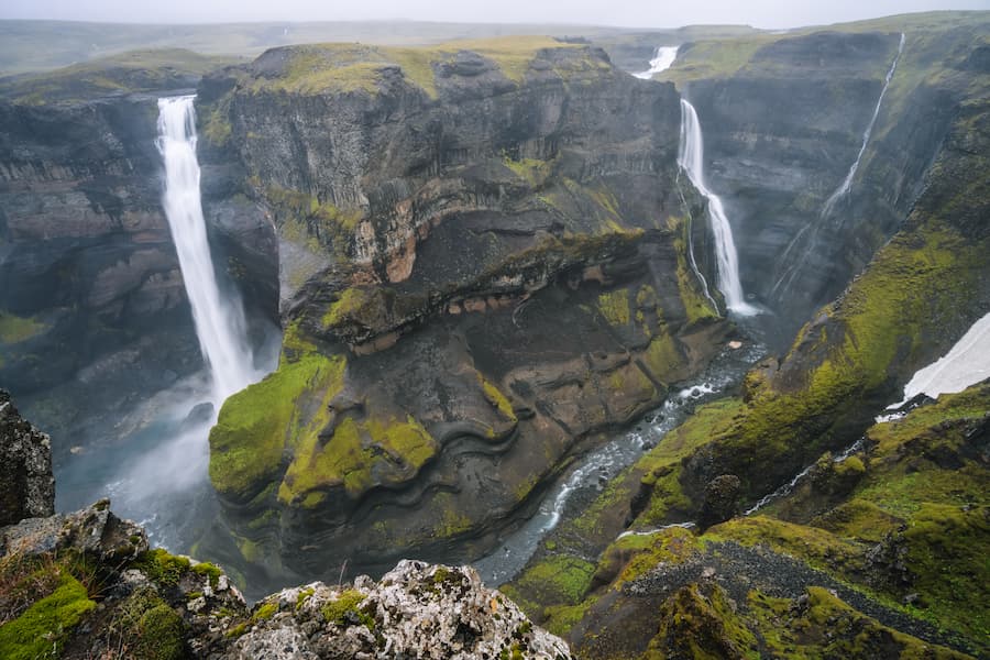 Cascada en las Tierras Altas de Islandia