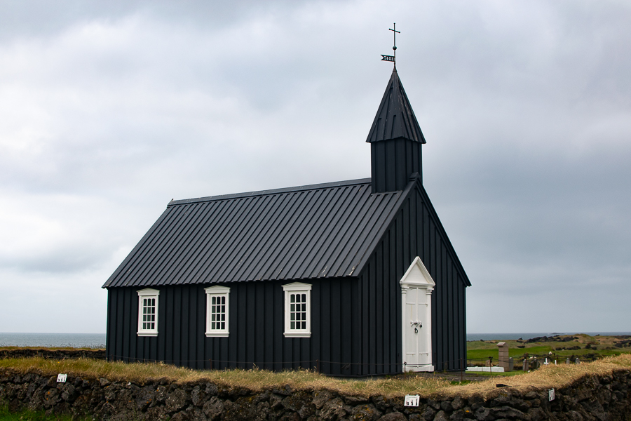Iglesia negra de Búðakirkja en la península de Snaefellsnes