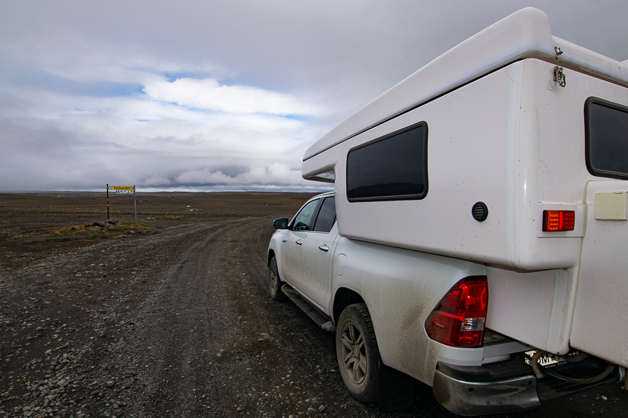 Vehículo 4x4 recorriendo la ruta 35 de Kjöllur