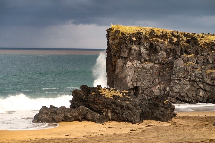 Playa de arena dorada de Skarðsvík en Snaefellsnes