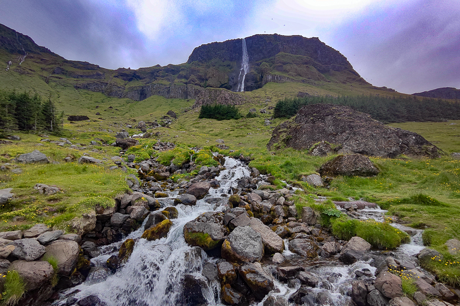 Vista panorámica de la cascada de Bjarnafoss