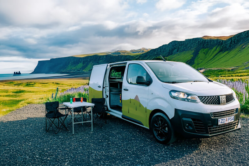 Futgoneta camperizada en Islandia