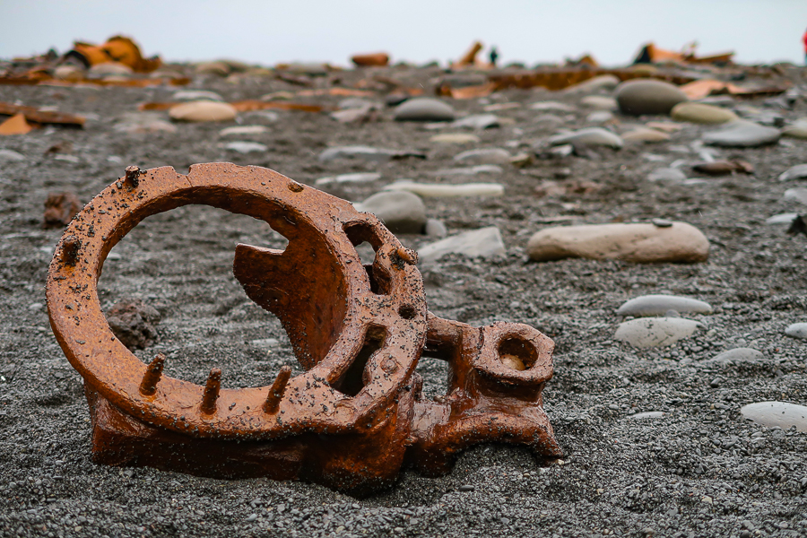 Restos de un naufragio en la playa de Djúpalónssandur
