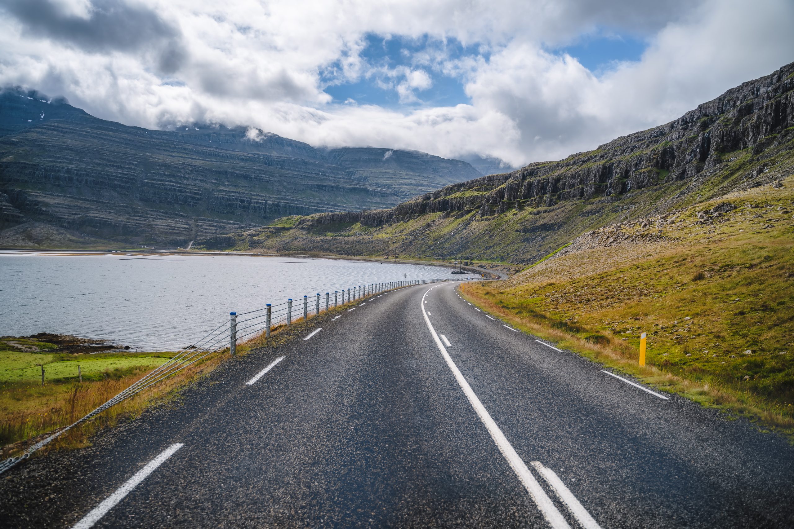 Ring Road transitando la Ruta de los Fiordos del Este de Islandia