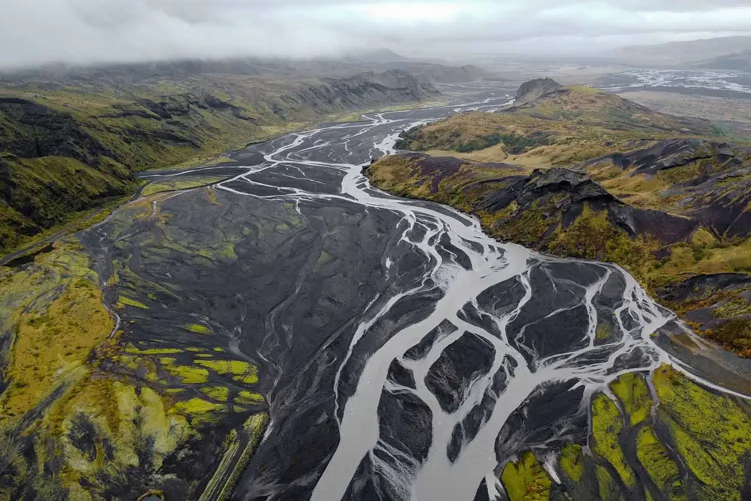 Vista aérea del valle de Þórsmörk uno de los mejores lugares que ver en las Tierras Altas de Islandia