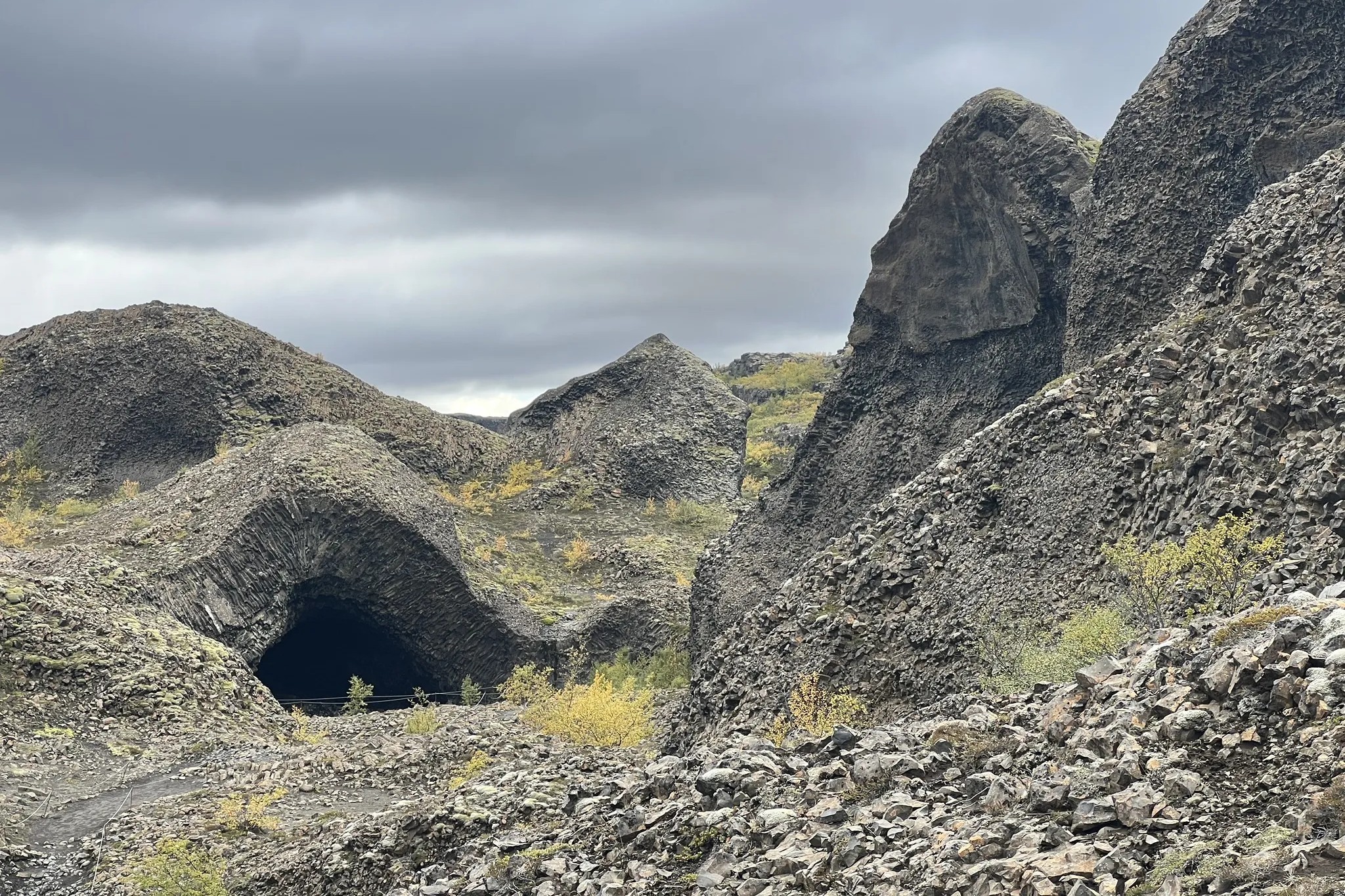 Cueva de Kirkjan en Hljóðaklettar