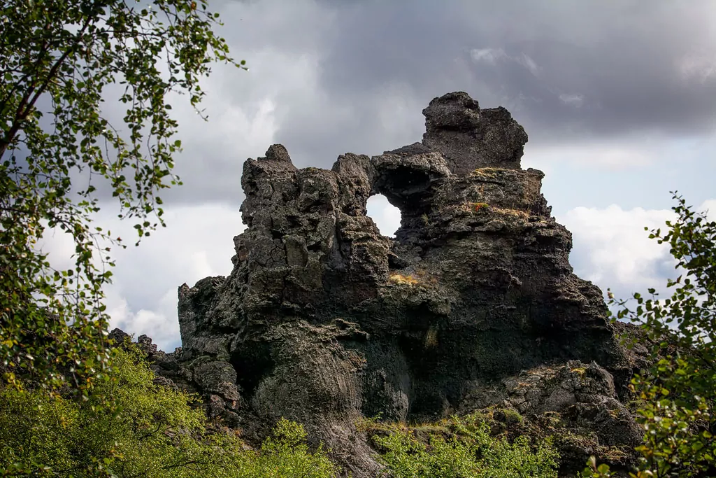 Dimmuborgir uno de los mejores lugares que ver en el lago Mývatn