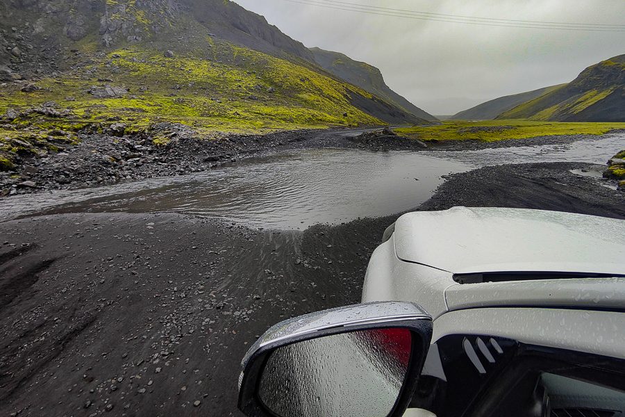 Vado de un río en la F208 Sur