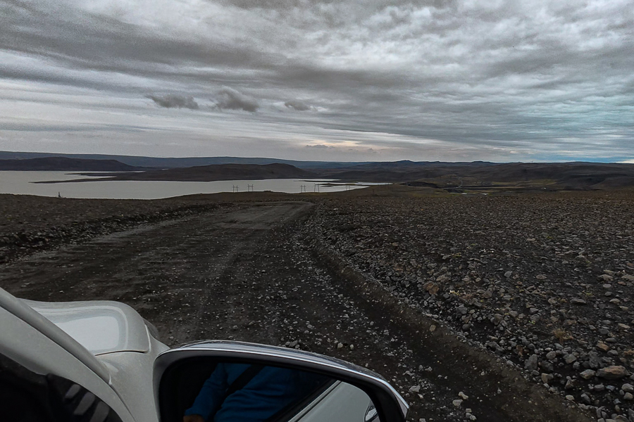 Lagunas grisáceas en la F208 Norte